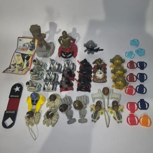 KINDER OVO 29 MINIATURAS STAR WARS