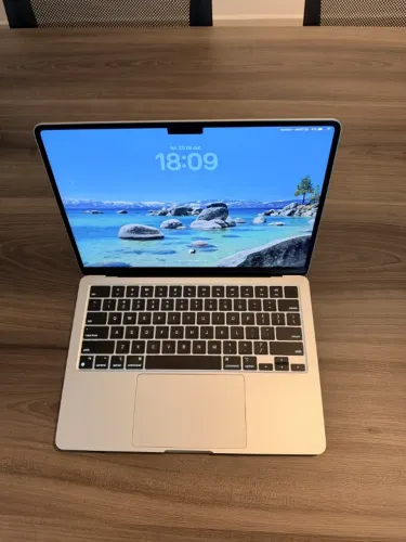 MacBook Air M2 13,6" 8GB 256GB Prata com caixa - como novo