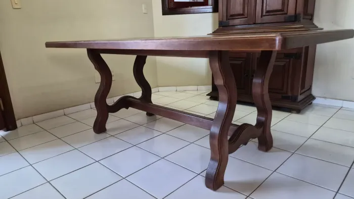 MESA DE MADEIRA MACIÇA 6 LUGARES