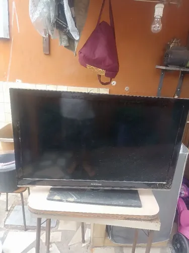 Televisão de 42 polegadas
