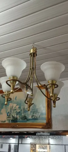 Lustre com cúpulas de murano