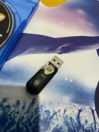 Guitar Hero Com pendrive + dvd+ guitara