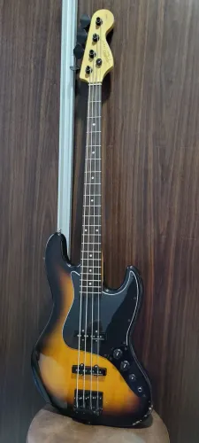 Baixo Squier fender 4 cordas tunado 