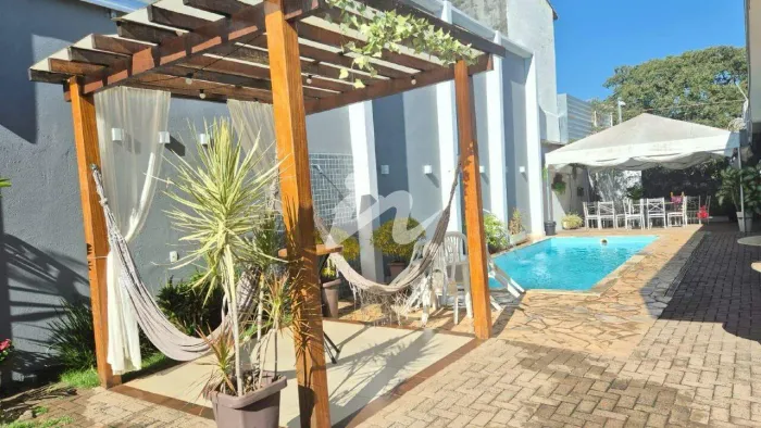 Salão comercial à venda no Jardim Inconfidência, Uberlândia 396 m² de terreno
