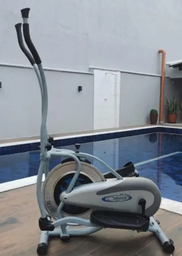 Aparelho elíptico em ótimo estado
