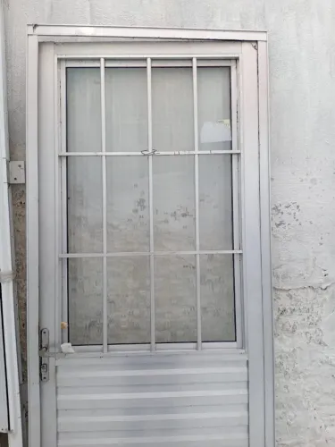 Porta em alumínio 249,90
