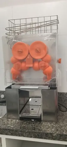 VENDE-SE MAQUINA DE SUCO 5 mil