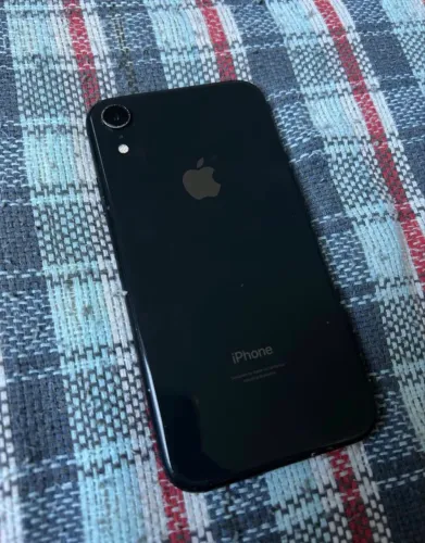iPhone XR semi novo 