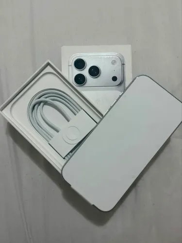 iPhone 17 pro 256gb silver. Zerado