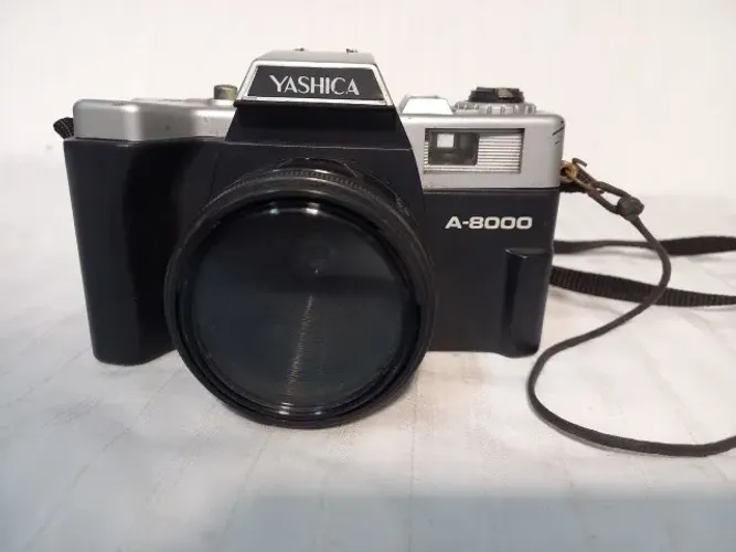 Camera Yashica A-8000