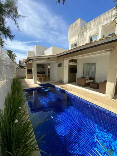 Casa dúplex em condomínio fechado à venda / Aruana