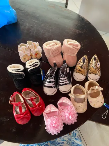 Lote de sapatinhos novos de bebê