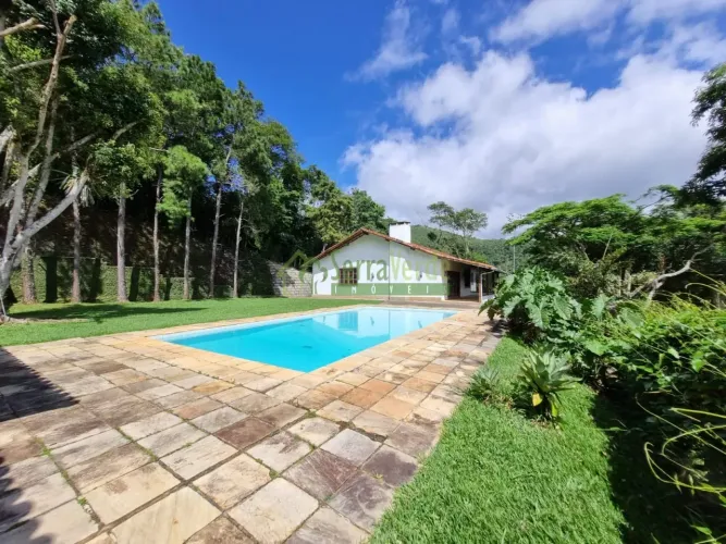 NOGUEIRA (EXCELENTE CASA COM AMPLO TERRENO)