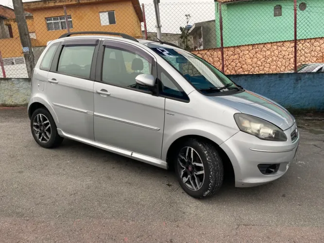 Fiat Idea Sporting Dualogic 1.8 Flex 16V 5P 2012