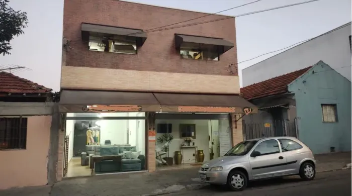 Casa comercial com salão e 2 kitnets na Mooca !