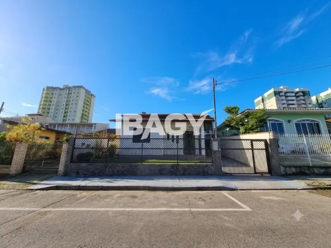 Excelente Casa 4 dormitório(s) em Jardim Cidade de Florianópolis - São José