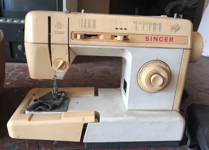 Máquina de costura Singer modelo Prêt-a-Porter