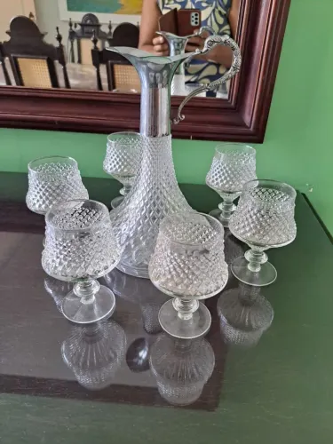 Conjunto jarra e tacas relíquia antiga
