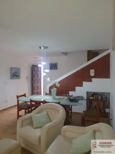Casa de alto padrão em condomínio à venda em Guarujá-SP, 3 quartos, 1 suíte, 2 salas, 3 ba