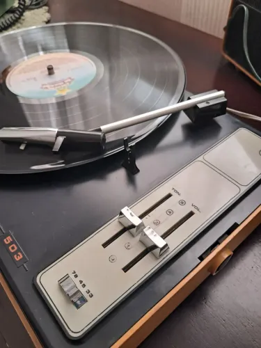 VITROLA PHILIPS 503 (FUNCIONANDO)