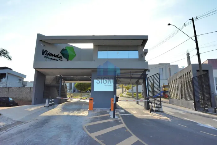 Terreno à venda no Condomínio Vivenda Das Pitangueiras em Valinhos - SP