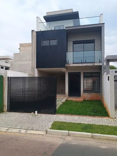 Sobrado novo no centro de Santa Felicidade 