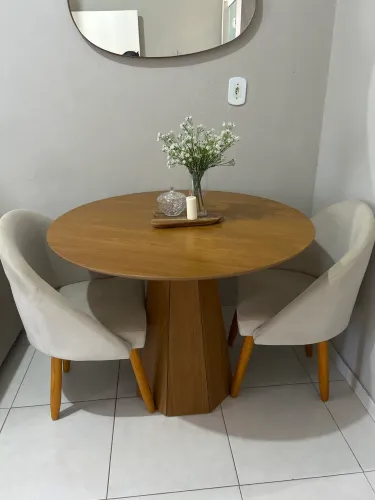 Mesa 1m com duas cadeiras