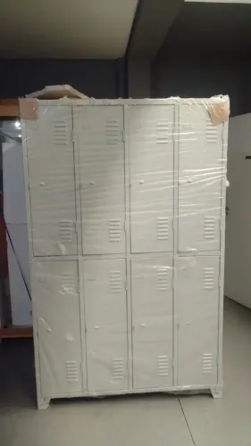 Roupeiro de Aço com 08 Portas Grandes com Pitão para Cadeado em ?CHAPA 26?.