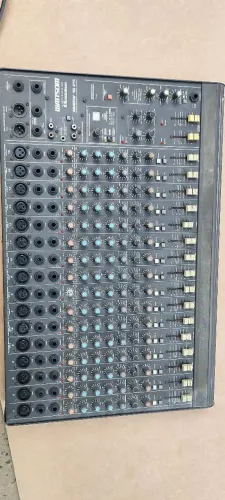 Mesa de som 16 canais