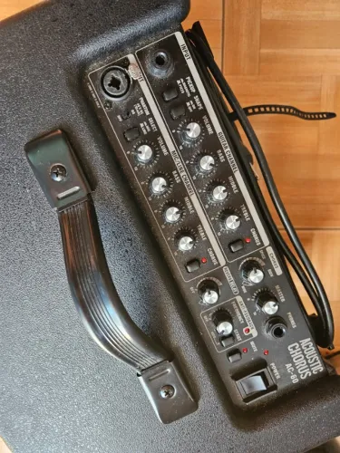 Amplificador Roland Ac-60 Com Efeitos Para Violão E Voz