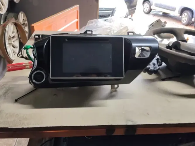 Central Multimídia Original Toyota Hillux e SW4 16 17 18 19 20 Stop/Start Integrado