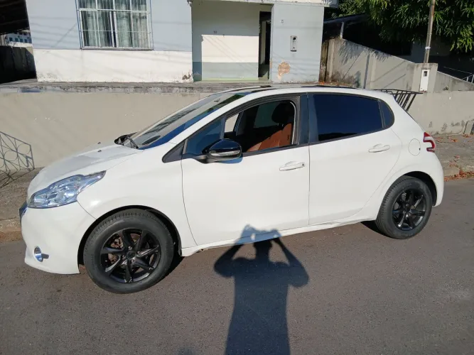 Peugeot 208 Allure 1.5 Flex 8V 5P 2014