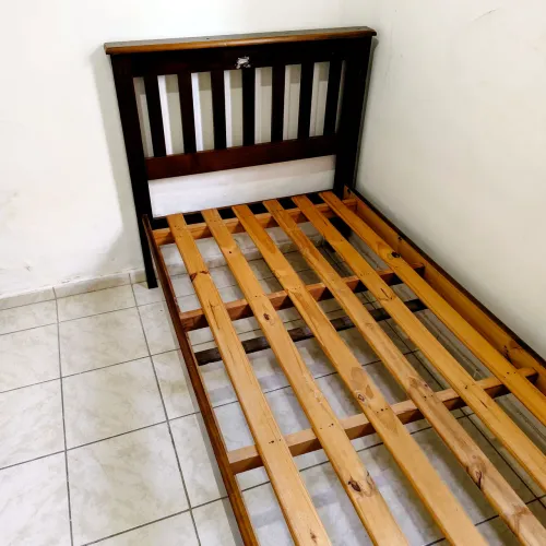 Cama de madeira