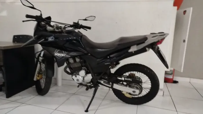XRE 300 ano 2012 com apenas 16.000 km, valor 20.000,00 doc. 2026 em meu nome. Doc. digital