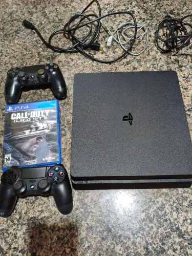Vendo PlayStation 4 em ótimo estado de conservação usado poucas vezes sem detalhes.