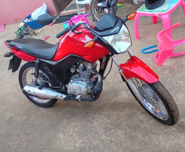 Moto sem restrições em perfeito estado 