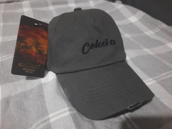 Boné Colcci Cinza e Preto.