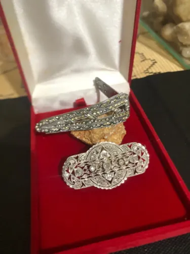 Broxe e prendedor de cabelo vintage crivados de diamantes