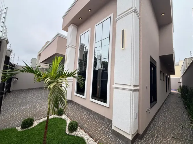 Casa à venda em Rio Verde com piscina, churrasqueira, acabamento moderno, 3 suítes e armár