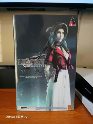 Aerith Gainsborough Final Fantasy VII Remake Play Arts Kai