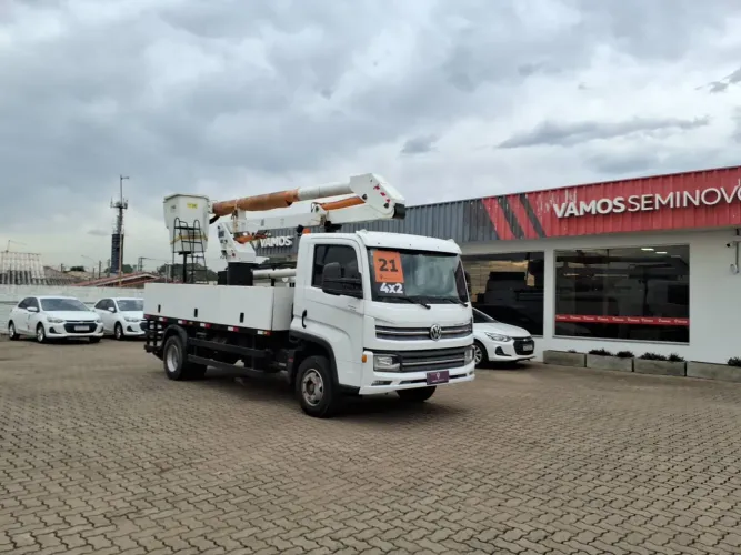Volkswagen 11.180 Delivery 2p (diesel)(E5) 2020/2021 Vamos Seminovos São Leopoldo