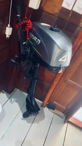 Motor de popa 4 hp 2 T ano 2025, 10hrs de uso. Zerado com nota fiscal  