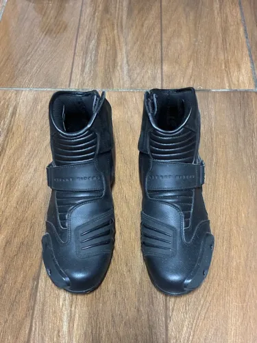Bota Impermeável X11