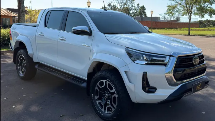 Toyota Hilux CD SRX Plus 4X4 2.8 TDI Die. Aut. 2024
