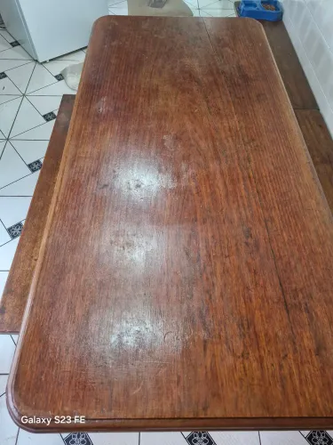 Mesa em cerejeira maciça