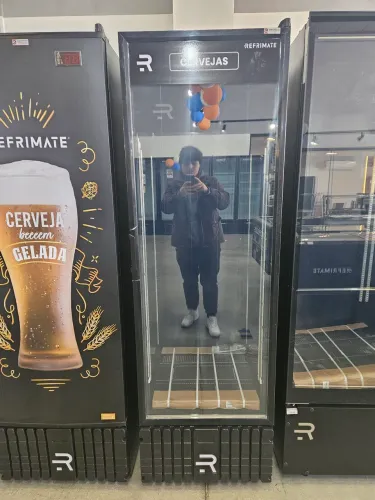 cervejeira expositora 570 litros total preta -7,5 graus
