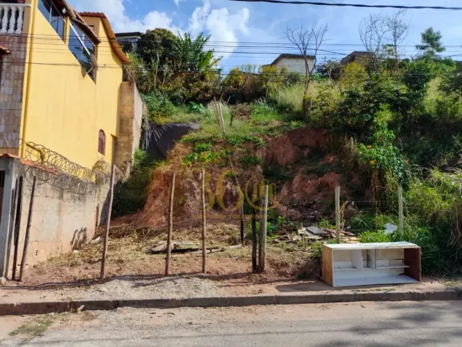LOTE Á VENDA - BAIRRO INDEPENDÊNCIA