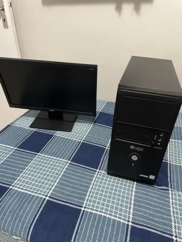 Computador de mesa com impressora