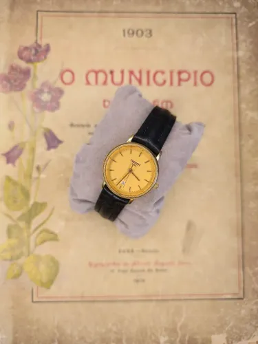 Relógio Tissot quartz suíço