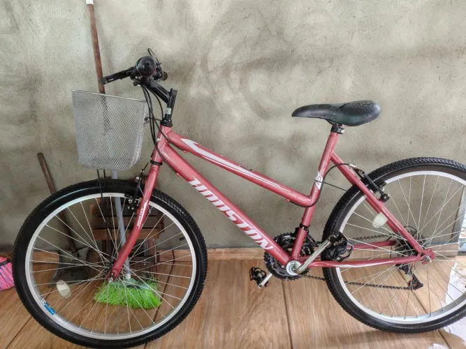 Bicicleta semi nova.